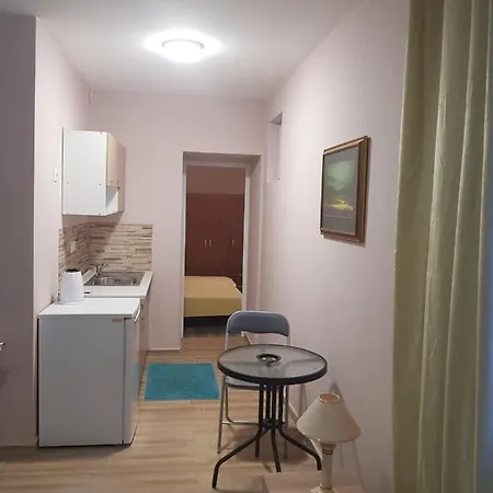 Къща за гости House *